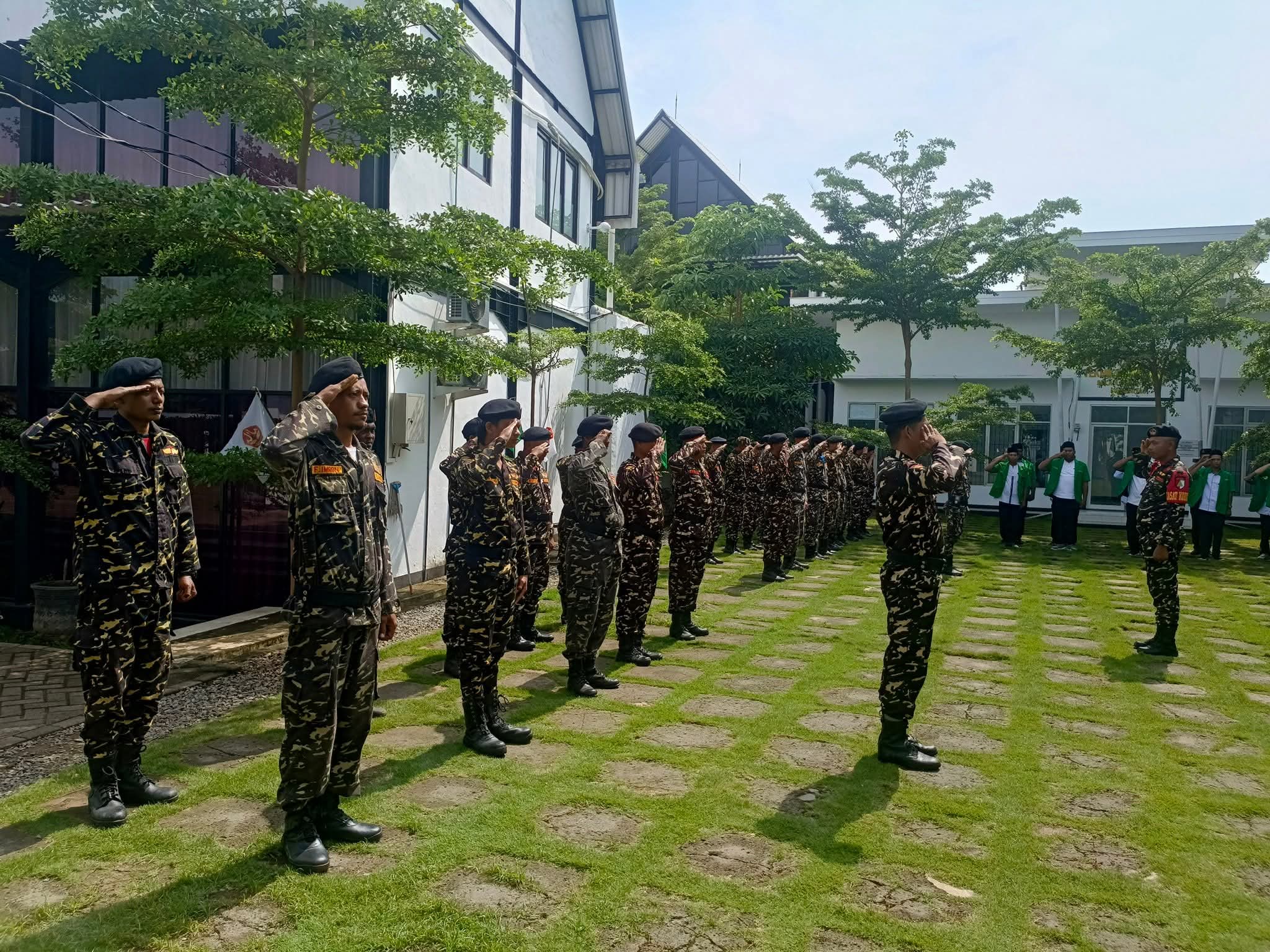 BANSER : Berseragam Tapi Tidak Sama