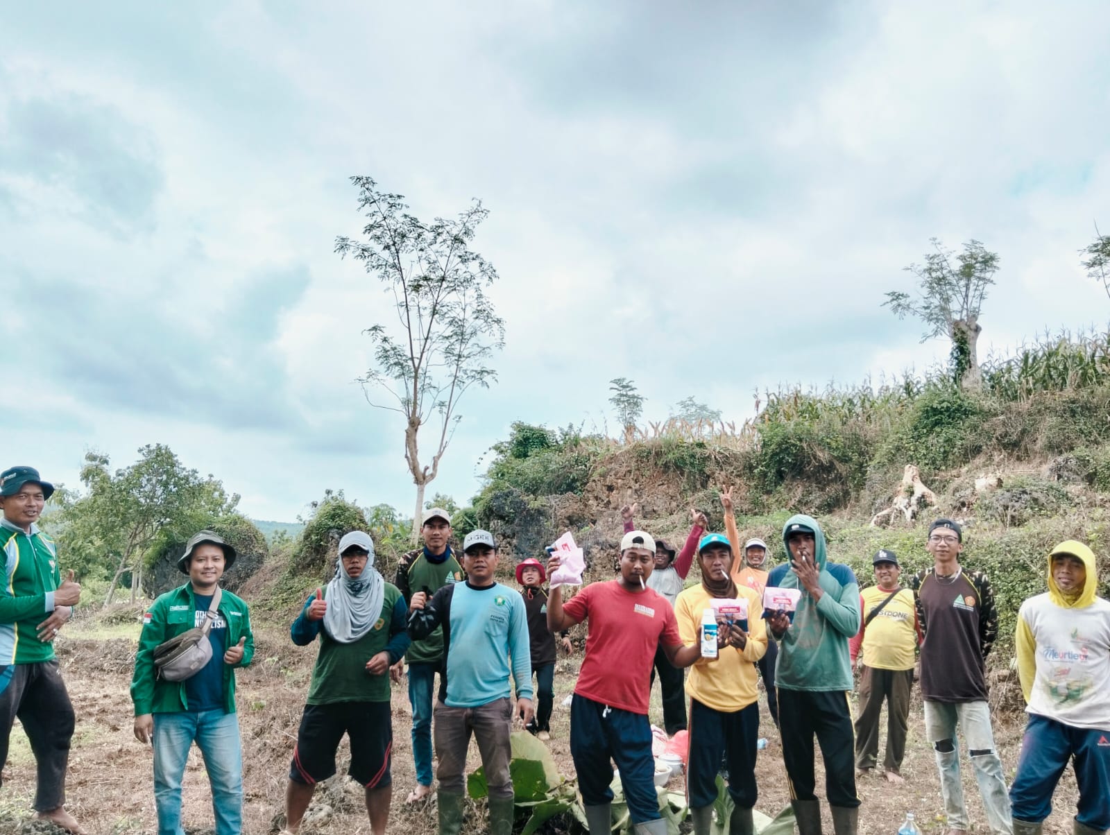 PAC GP Ansor Montong Lakukan Penanaman Jagung pada Musim Tanam ke-2 (Apitan)