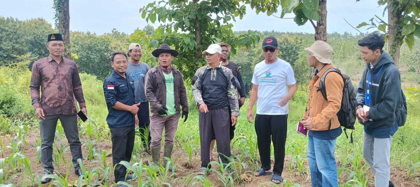 Kepala Corp Provost Banser Nasional dan PT Winmar Supervisi Lahan Jagung PAC GP Ansor Montong